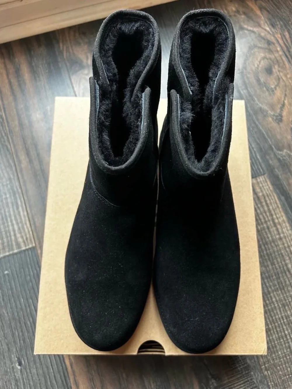 NIB UGG Cory II Genuine Suede Women's Boots Size 10